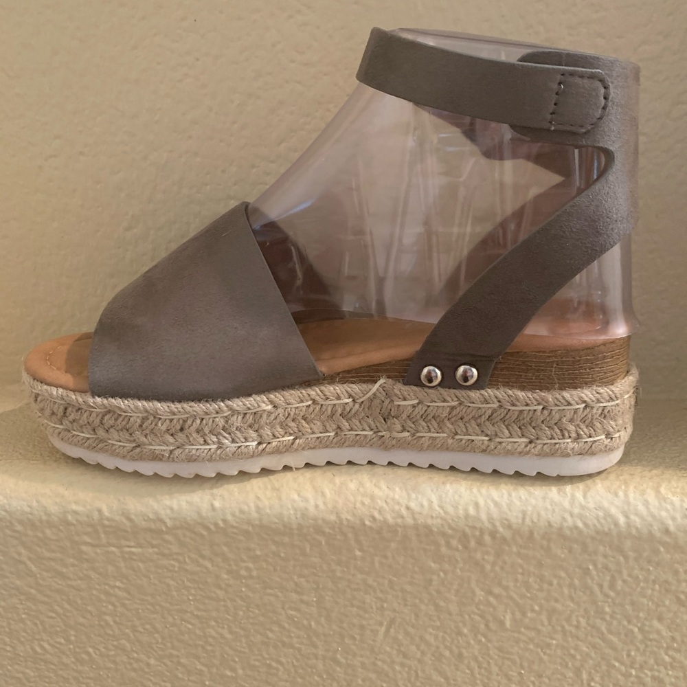 Espadrille Ankle Strap Platform Sandle - Picture 3 of 4